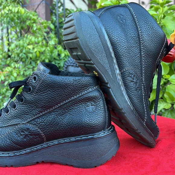 Dr. Martens Daisy Flower Embossed Black Chunky Platform Ankle Boots 😍 - Picture 14 of 17